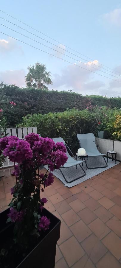 Le Tamaya Plage Charmant T2 En Rez De Jardin A 2 Pas D Une Belle Plage De Toutes Commodites Et Centre Ville Port Кавалере-сюр-Мер Екстериор снимка